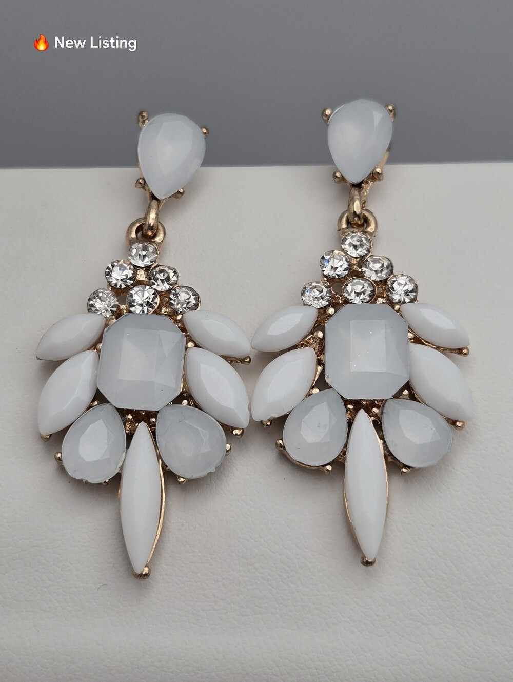 ✨2/$10✨ Opalescent Crystal Cluster Drop Earrings Milky White Pierced 2"